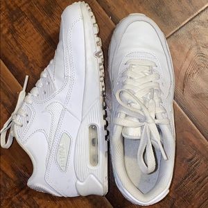 WHITE NIKE AIR MAX